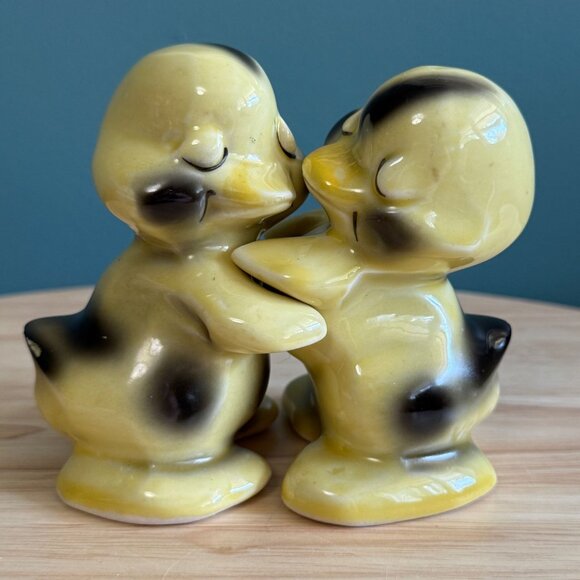 Vintage Van Tellingen Ducks Yellow Black Huggers Salt & Pepper Shakers Ceramic - Picture 1 of 9